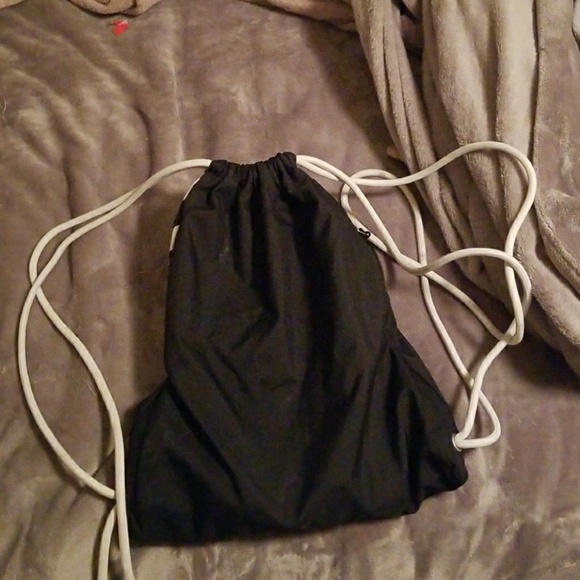 Nike Drawstring Bag - Picture 2 of 3